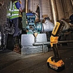 Dewalt DCL050 18V XR LED Torch Worklight Body Only -Draper || DeWALT || Stanley Sales 0086262 700