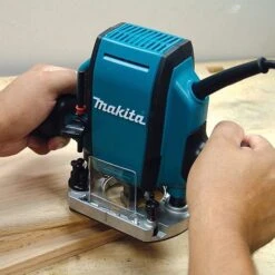 Makita RP0900X Plunge Router 1/4" -Draper || DeWALT || Stanley Sales 0086421 700
