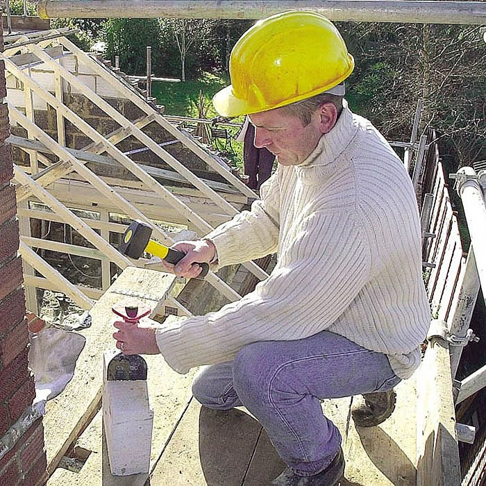 Draper 30672 Club Hammer With Fibreglass Shaft 1.8kg 7 Draper 30672 Club Hammer With Fibreglass Shaft 1.8kg - Image 5