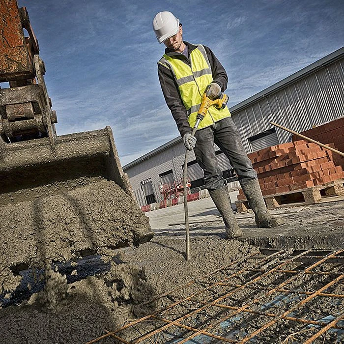 DeWalt DCE531N 18V XR Cordless Concrete Vibrator Poker Body Only 5 DeWalt DCE531N 18V XR Cordless Concrete Vibrator Poker Body Only - Image 3