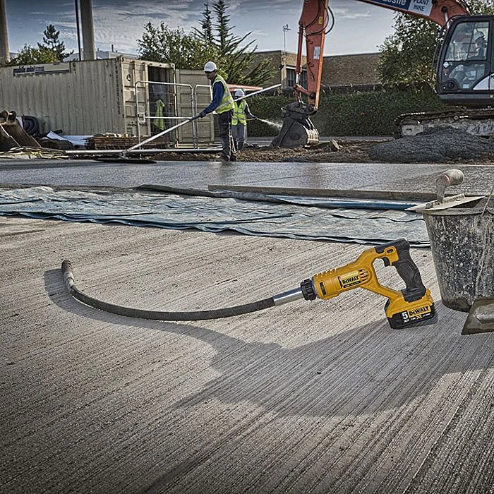 DeWalt DCE531N 18V XR Cordless Concrete Vibrator Poker Body Only 7 DeWalt DCE531N 18V XR Cordless Concrete Vibrator Poker Body Only - Image 5