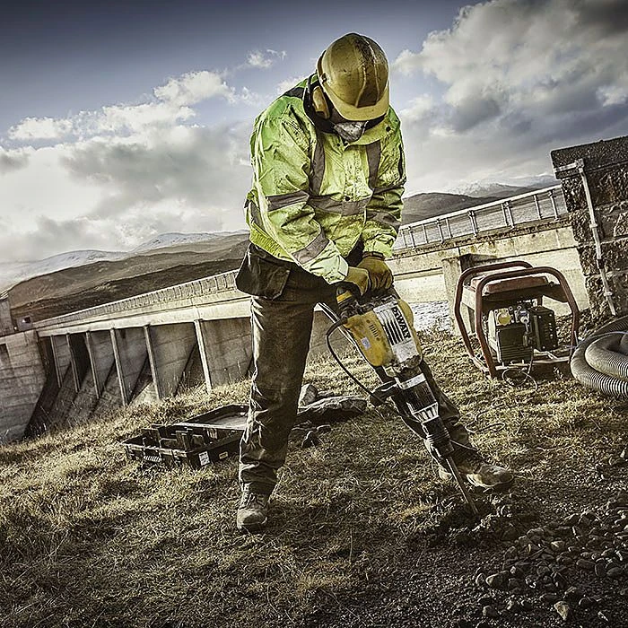 DeWalt D25902K Demolition Hammer 10 Kilo SDS-Max 110V 5 DeWalt D25902K Demolition Hammer 10 Kilo SDS-Max 110V - Image 3