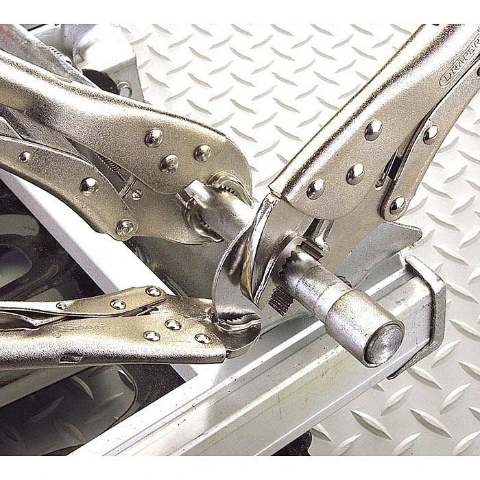 Draper 14040 3 Piece Curved Jaw Self Grip Pliers Set 5 Draper 14040 3 Piece Curved Jaw Self Grip Pliers Set - Image 3