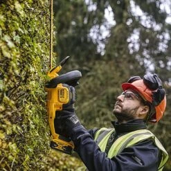 DeWalt DCMHT563N 18V XR Cordless 55cm Hedge Trimmer 25mm Gap Body Only -Draper || DeWALT || Stanley Sales 0093920 700