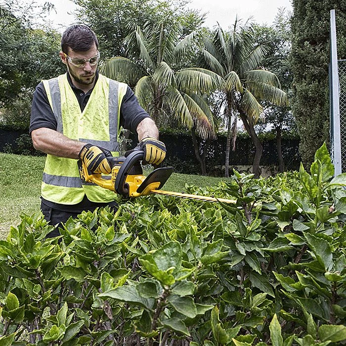 Dewalt DCM563PB 18V XR Cordless 55cm Hedge Trimmer 19mm Body Only 7 Dewalt DCM563PB 18V XR Cordless 55cm Hedge Trimmer 19mm Body Only - Image 5