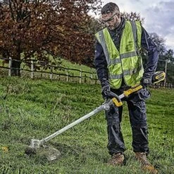 DeWalt DCMST561P1 18V XR 36cm Folding Strimmer & 5.0Ah Battery -Draper || DeWALT || Stanley Sales 0094424 700