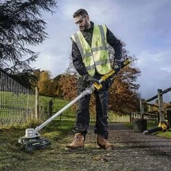 DeWalt DCMST561P1 18V XR 36cm Folding Strimmer & 5.0Ah Battery -Draper || DeWALT || Stanley Sales 0094425 700