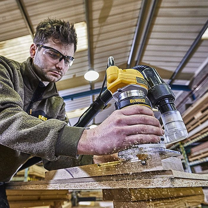 DeWalt D26200 1/4" Compact Palm Router 900w 7 DeWalt D26200 1/4" Compact Palm Router 900w - Image 5