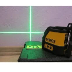 DeWalt DW088CG Cross Line Green Laser 20m 10 DeWalt DW088CG Cross Line Green Laser 20m -Draper || DeWALT || Stanley Sales 0095671 700