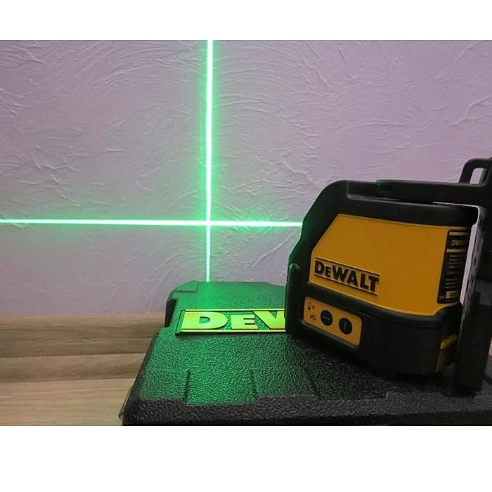 DeWalt DW088CG Cross Line Green Laser 20m 6 DeWalt DW088CG Cross Line Green Laser 20m - Image 4