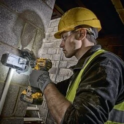 Dewalt DCD796P2 18V XR Brushless Combi Drill 2 X 5.0Ah Batteries -Draper || DeWALT || Stanley Sales 0096970 700