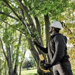 DEWALT DCMPS567N 18V XR Cordless Pole Saw Chainsaw - Body Only 11 DEWALT DCMPS567N 18V XR Cordless Pole Saw Chainsaw - Body Only -Draper || DeWALT || Stanley Sales 0098157 700