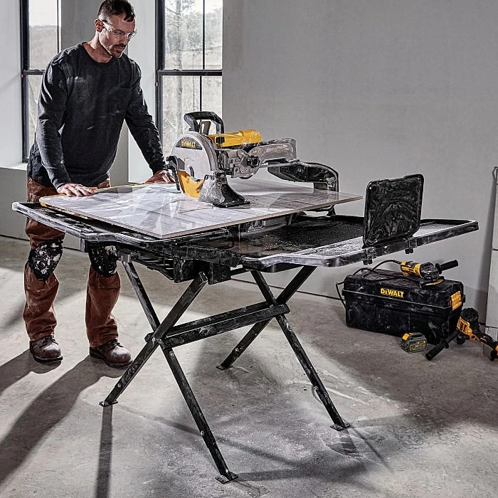 DeWalt D36000 250mm Wet Tile Saw & Legstand (940mm Capacity) 5 DeWalt D36000 250mm Wet Tile Saw & Legstand (940mm Capacity) - Image 3