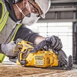 DeWalt DCS577T2 54v FlexVolt Circular Saw 190mm 2 X 6.0Ah Batteries -Draper || DeWALT || Stanley Sales 0099093 700