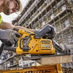 DeWalt DCS577T2 54v FlexVolt Circular Saw 190mm 2 X 6.0Ah Batteries -Draper || DeWALT || Stanley Sales 0099094 700