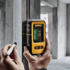 Dewalt DE0892G 50m Green Line Laser Detector -Draper || DeWALT || Stanley Sales 0101319 700