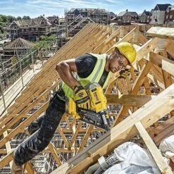 Dewalt DCN692P2 18V XR Brushless Cordless Framing Nailer 2 X 5.0Ah Batteries -Draper || DeWALT || Stanley Sales 0102541 700