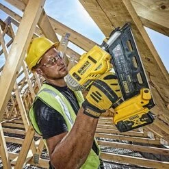 Dewalt DCN692P2 18V XR Brushless Cordless Framing Nailer 2 X 5.0Ah Batteries -Draper || DeWALT || Stanley Sales 0102542 700