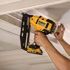 Dewalt DCN660P2 18V XR Finish Nailer 16 Gauge 32-63mm 2 X 5.0Ah Batteries -Draper || DeWALT || Stanley Sales 0102937 700