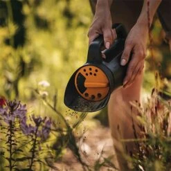 Fiskars Solid Hand Spreader For Seed, Salt, Fertilizer Etc -Draper || DeWALT || Stanley Sales 0103077 700